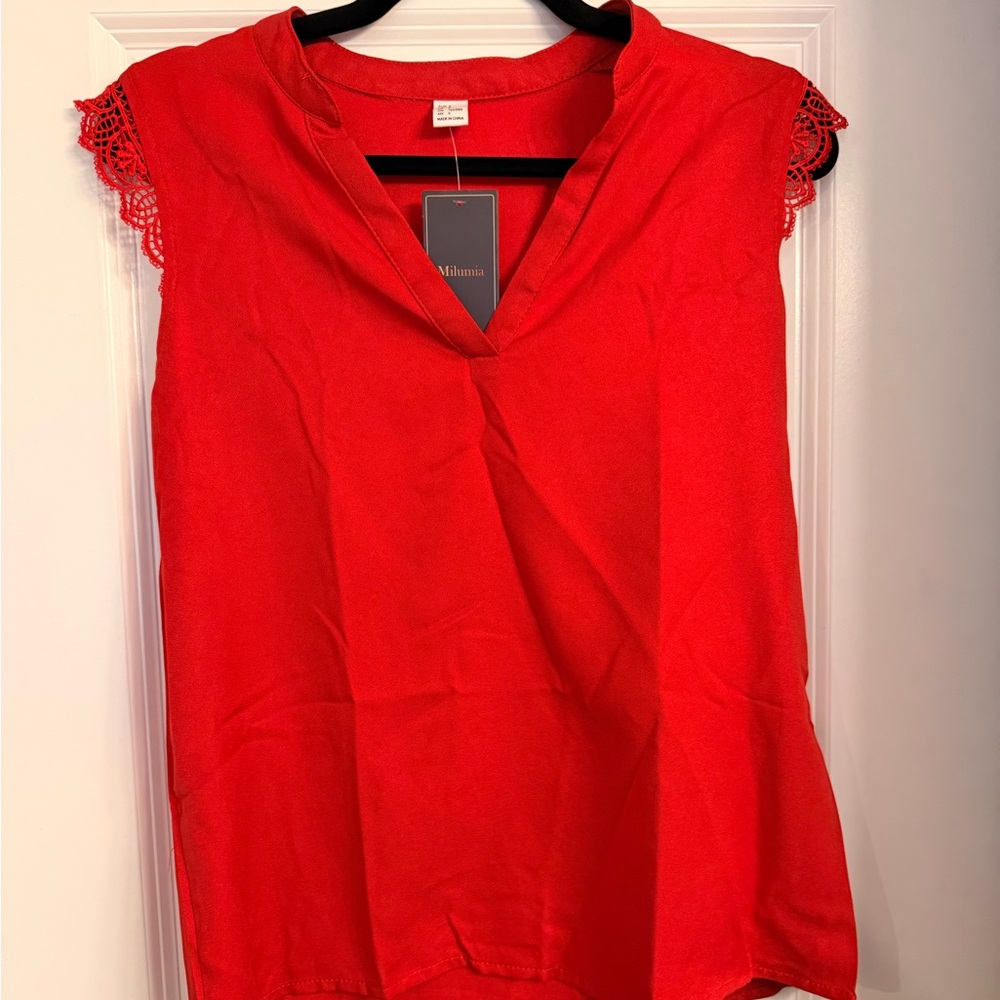 Chic Red Sleeveless Blouse with Lace Detail